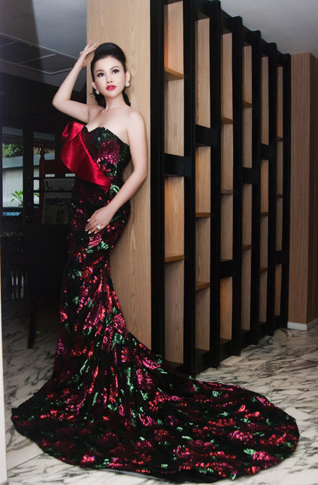 Ngỡ ngàng trước nhan sắc kiêu sa của Janny Thủy Trần ảnh 2 Ngỡ ngàng trước nhan sắc kiêu sa của Janny Thủy Trần ảnh 2