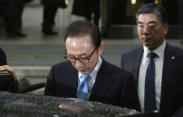 Cơ quan công tố Hàn Quốc truy tố cựu tổng thống Lee Myung-bak 16 tội danh ảnh 1