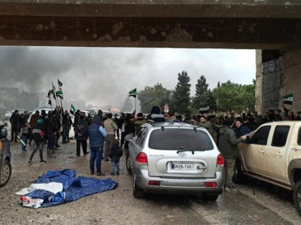 Phiến quân chặn không cho đoàn xe Nga đi trên cao tốc M4 ảnh 1 Phiến quân chặn không cho đoàn xe Nga đi trên cao tốc M4 ảnh 1