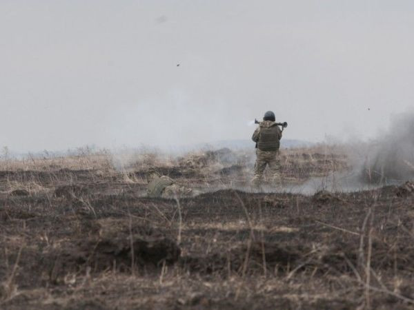 Một binh sĩ Ukraine bị bắn chết ở Donbass ảnh 1