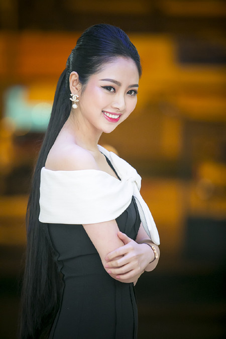 Hoa hậu Ngọc Anh đấu giá được gần 100 triệu tặng người nghèo ảnh 2