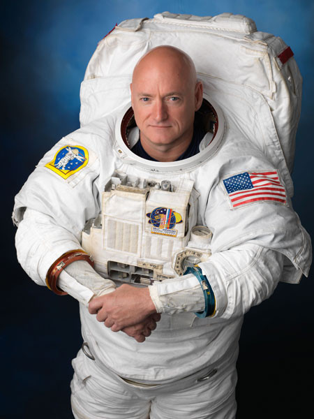 Chiều cao thay đổi khi sống lâu trong vũ trụ ảnh 1