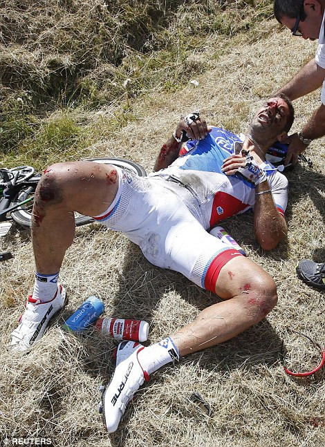 Tai nạn kinh hoàng tại Tour de France 2015 ảnh 10 Tai nạn kinh hoàng tại Tour de France 2015 ảnh 10