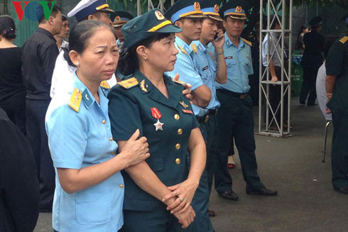 Lễ truy điệu 3 phi công tử nạn trong vụ rơi máy bay ở Vũng Tàu ảnh 25 Lễ truy điệu 3 phi công tử nạn trong vụ rơi máy bay ở Vũng Tàu ảnh 25