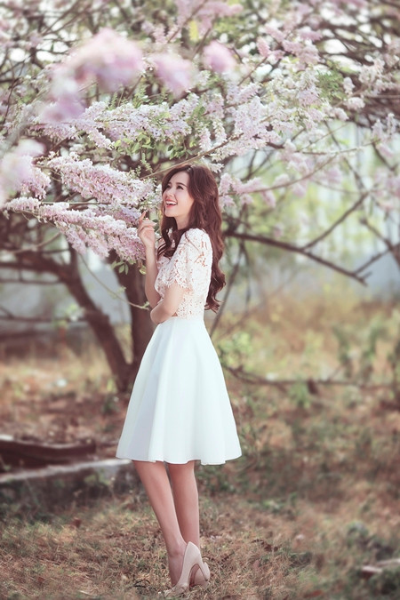 Midu xinh tươi với hoa anh đào đón năm mới ảnh 3 Midu xinh tươi với hoa anh đào đón năm mới ảnh 3