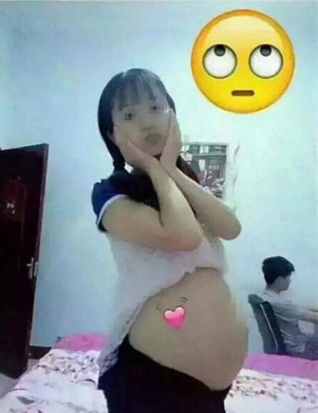 Bà mẹ thiếu niên gây sốc vì khoe bụng bầu ảnh 1