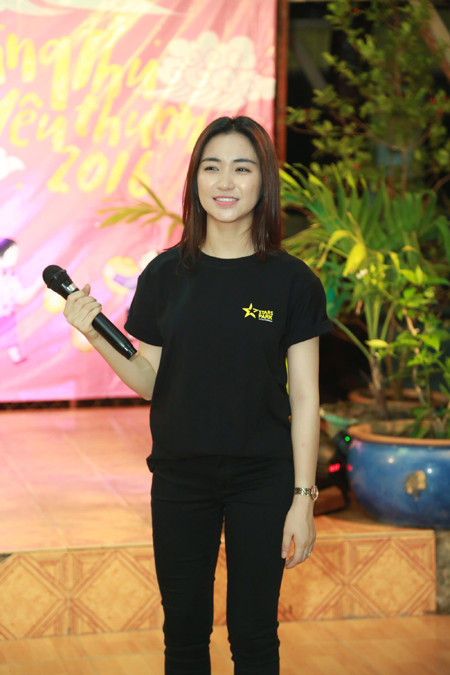 Trọng Hiếu, Hoà Minzy và Rocker Nguyễn vui Trung thu cùng trẻ em cơ nhỡ ảnh 3 Trọng Hiếu, Hoà Minzy và Rocker Nguyễn vui Trung thu cùng trẻ em cơ nhỡ ảnh 3