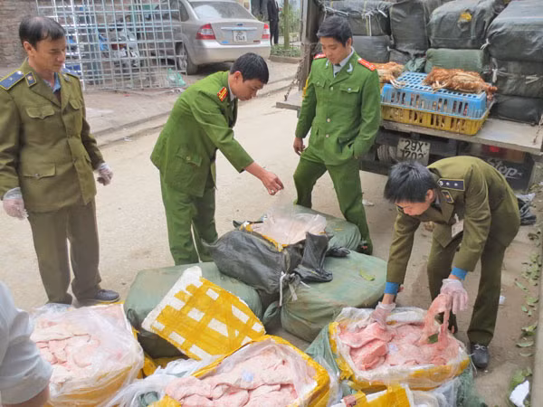 Áp Tết, thực phẩm bẩn lại “nóng” ảnh 1