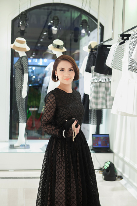 Yến Trang - Yến Nhi “rủ nhau” ra Hà Nội “đọ sắc” ảnh 2