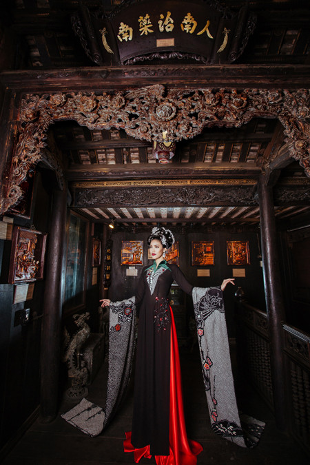 Lan Khuê đài các trong bộ sưu tập "Đào - Mai" của NTK Võ Việt Chung ảnh 4