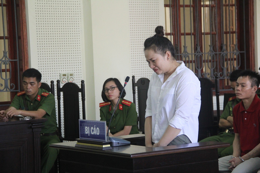 Giết chủ nợ rồi dựng hiện trường giả, người phụ nữ ngất xỉu khi bị tăng án ảnh 1