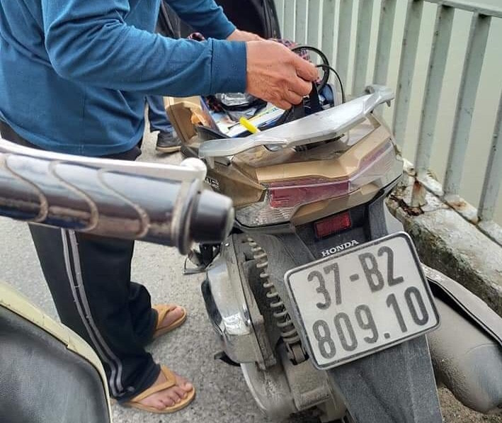 Để lại xe máy trên cầu, nam thanh niên lao mình xuống sông tự tử ảnh 1