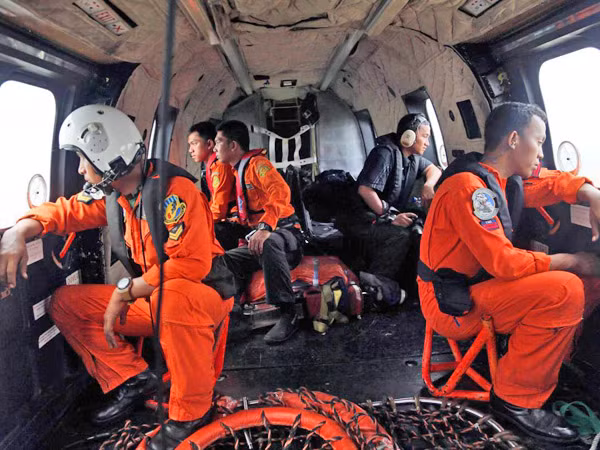 Tai nạn máy bay AirAsia: Hành khách từng đùa “đón sinh nhật một mình trên biển” ảnh 1