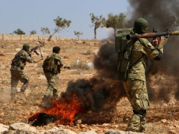 SAA và phiến quân thân Thổ Nhĩ Kỳ tấn công đáp trả nhau dữ dội ở Đông Syria ảnh 1