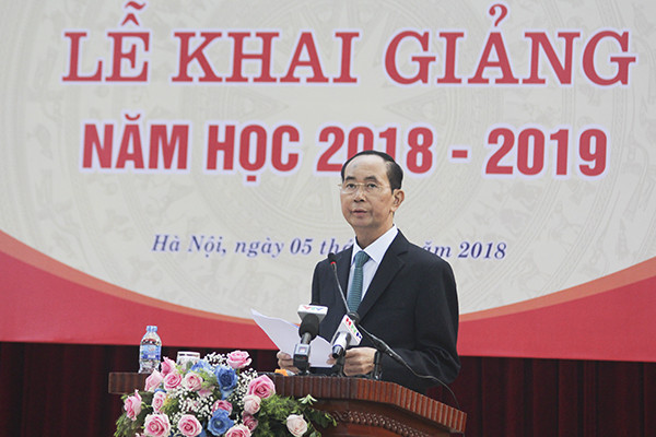 Chủ tịch nước Trần Đại Quang đánh trống khai giảng năm học mới ở trường Chu Văn An ảnh 2 Chủ tịch nước Trần Đại Quang đánh trống khai giảng năm học mới ở trường Chu Văn An ảnh 2