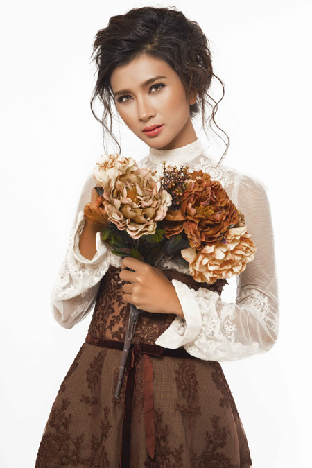 Kim Tuyến khoe nhan sắc gợi cảm như nàng công chúa trong cổ tích ảnh 1