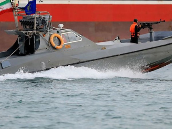 Iran tiếp tục bắt thêm tàu nước ngoài chở 250.000 lít dầu lậu ở Vùng Vịnh ảnh 1