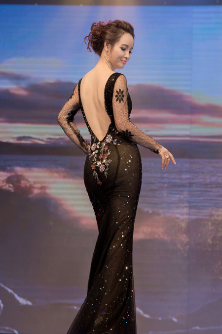 Hoa hậu Ngọc Diễm cùng dàn mỹ nhân đấu giá tặng sinh viên nghèo ảnh 9 Hoa hậu Ngọc Diễm cùng dàn mỹ nhân đấu giá tặng sinh viên nghèo ảnh 9