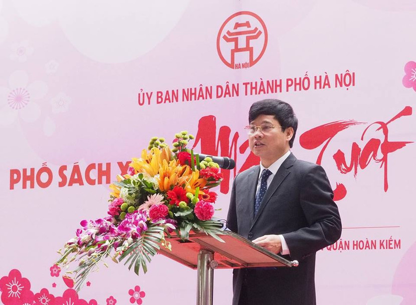 Phố sách xuân thu hút đông đảo độc giả Thủ đô ngay trong ngày đầu khai mạc ảnh 1 Phố sách xuân thu hút đông đảo độc giả Thủ đô ngay trong ngày đầu khai mạc ảnh 1