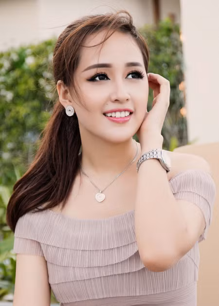 Sau nghi án "sửa ảnh", Hoa hậu Mai Phương Thuý tiếp tục khoe vẻ gợi cảm ảnh 1