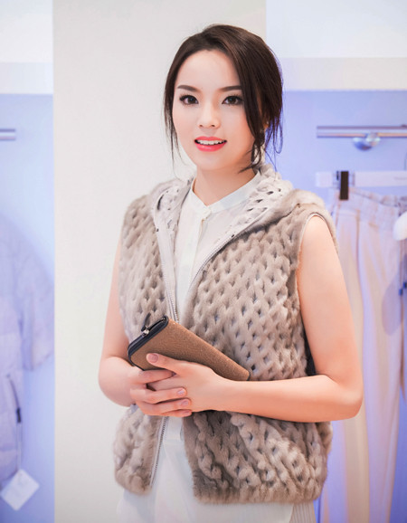Hoa hậu Kỳ Duyên rạng rỡ tham dự sự kiện thời trang ảnh 4