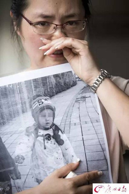 Bé trai tự kỷ 3 tuổi chết thảm sau khi đi bộ 19 km để trị bệnh ảnh 1