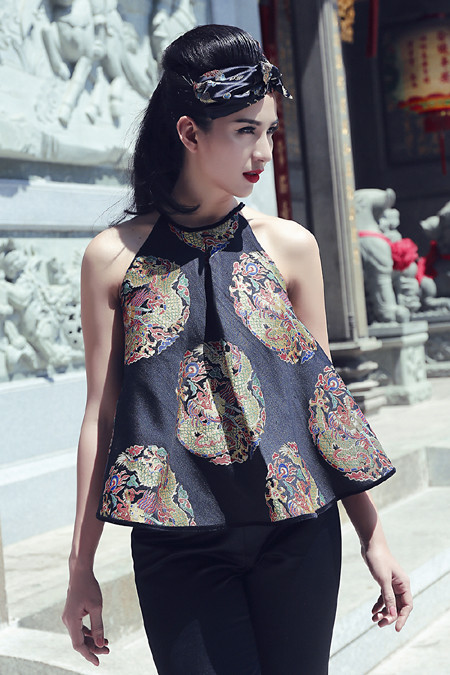 Hoa hậu Ngọc Diễm diện style ấn tượng dạo phố đầu năm mới ảnh 3