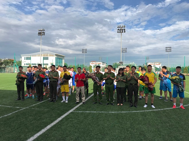 Sôi nổi giải bóng đá mini Cụm thi đua số 5 Công an Hà Nội ảnh 1 Sôi nổi giải bóng đá mini Cụm thi đua số 5 Công an Hà Nội ảnh 1