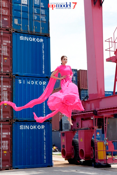 Bay xuống từ độ cao 15m, Host Thanh Hằng bị trầy tay, xước da ảnh 5