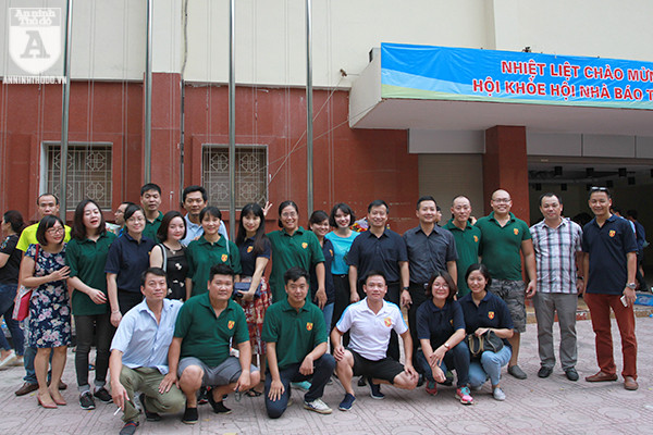 Sôi động màn thi kéo co tại Hội khỏe Hội Nhà báo TP Hà Nội 2017 ảnh 12 Sôi động màn thi kéo co tại Hội khỏe Hội Nhà báo TP Hà Nội 2017 ảnh 12