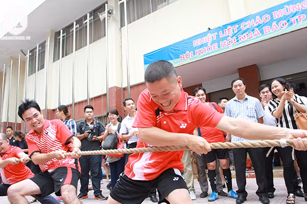 Sôi động màn thi kéo co tại Hội khỏe Hội Nhà báo TP Hà Nội 2017 ảnh 10
