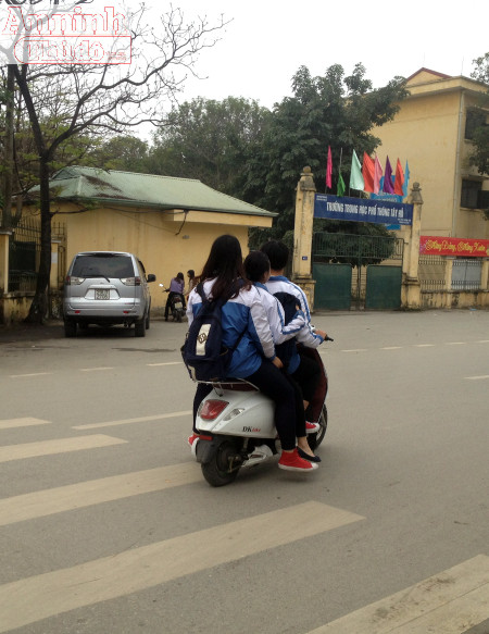 Báo động đỏ ý thức chấp hành luật giao thông của học sinh Thủ đô ảnh 6