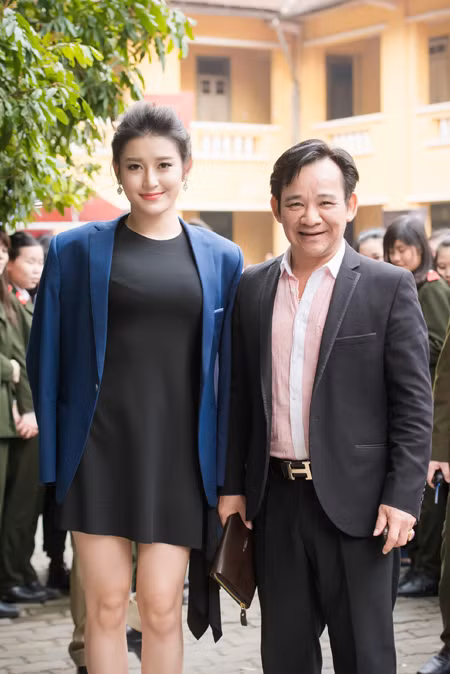 Á hậu Huyền My giản dị nhưng đầy quyến rũ trên "ghế nóng" ảnh 8