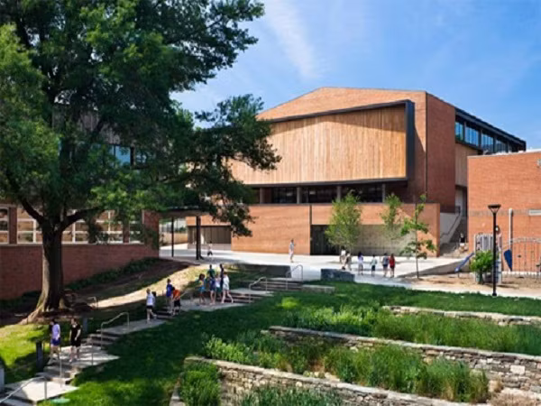 Ông Obama hoãn tất cả công việc, dự lễ tốt nghiệp của con gái lớn ảnh 3