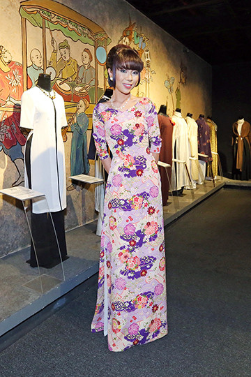 Hoa hậu Hương Giang nổi bật tại triển lãm áo dài ảnh 10