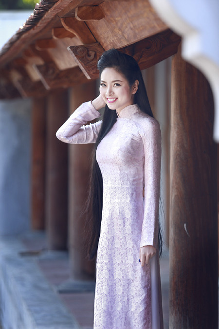 Hoa hậu Ngọc Anh rạng ngời giữa chốn thiền môn ảnh 6