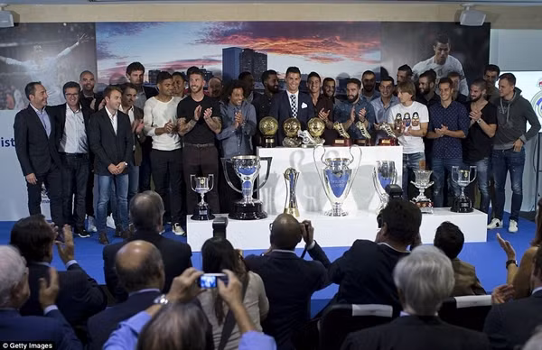 Real Madrid mở "đại tiệc" tôn vinh Ronaldo ảnh 12