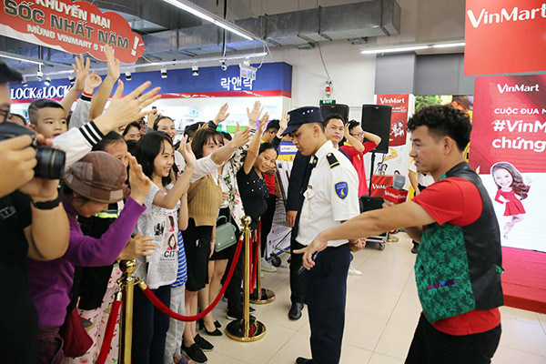 Dự sinh nhật VinMart & VinMart +, khách hàng "ẵm" quà hàng trăm triệu đồng ảnh 3 Dự sinh nhật VinMart & VinMart +, khách hàng "ẵm" quà hàng trăm triệu đồng ảnh 3