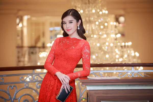 Bất ngờ với hình ảnh trưởng thành và quý phái của Á hậu Huyền My ảnh 4