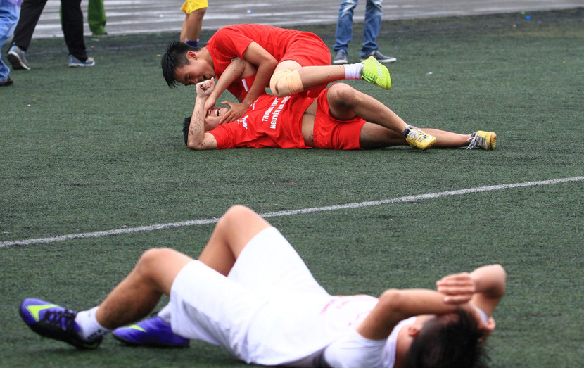 10 khoảnh khắc cảm xúc nhất trên sân Tây Hồ ảnh 8