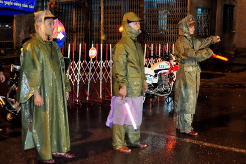 Nam Trung bộ xoay xở giữa lũ lụt trái mùa ảnh 2