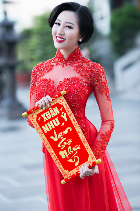 Hoa hậu Huỳnh Thuý Anh nền nã áo dài đón xuân ảnh 6