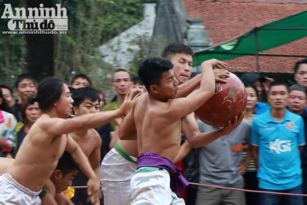 Xem trai làng Thúy Lĩnh vật cầu đầu xuân ảnh 6