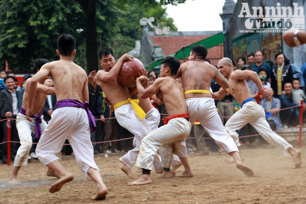 Xem trai làng Thúy Lĩnh vật cầu đầu xuân ảnh 10