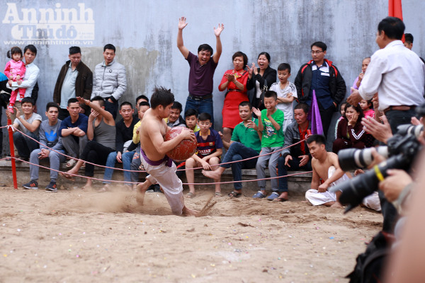 Xem trai làng Thúy Lĩnh vật cầu đầu xuân ảnh 14