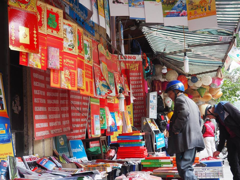 Lịch bloc 2018 "lên ngôi", lịch tờ khó bán ảnh 1