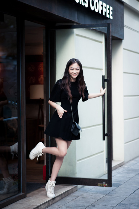 Người mẫu Thanh Tú lạ lẫm với thời trang đa phong cách ảnh 2