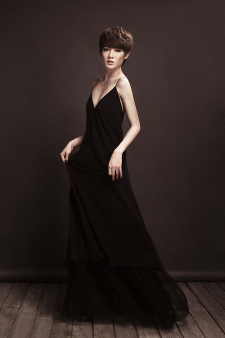 Kim Nhã "lột xác" thành quý cô, hờ hững khoe lưng thon ảnh 1 Kim Nhã "lột xác" thành quý cô, hờ hững khoe lưng thon ảnh 1