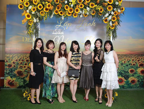 DeAura Việt Nam dành tặng phụ nữ bí quyết sở hữu làn da "lấp lánh toả nắng hè" ảnh 1