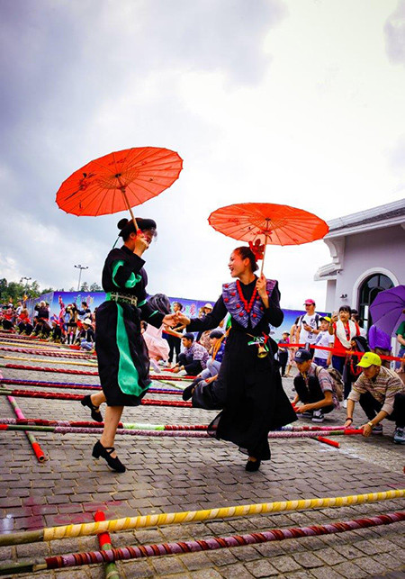 Bất ngờ với màn nhảy sạp đạt kỷ lục Việt Nam tại Fansipan ảnh 5 Bất ngờ với màn nhảy sạp đạt kỷ lục Việt Nam tại Fansipan ảnh 5